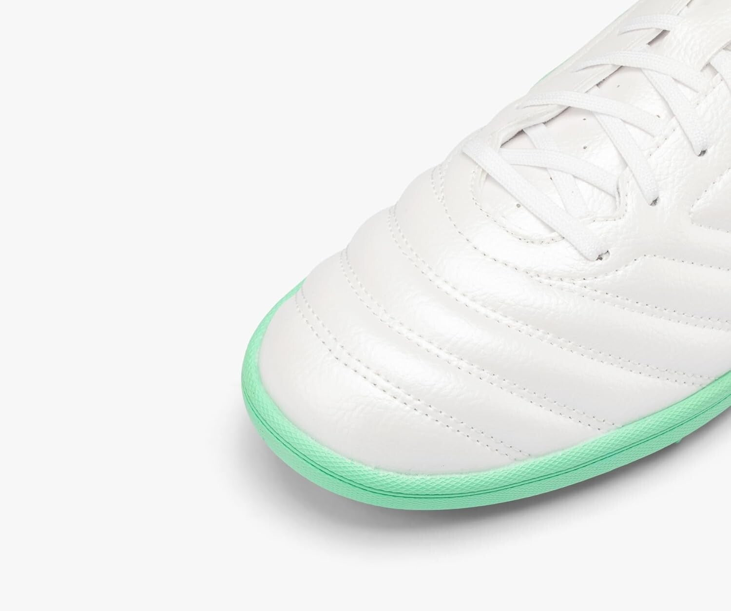 Multi-Purpose Soccer Cleats with Arch Support - Ideal for Various Surfaces