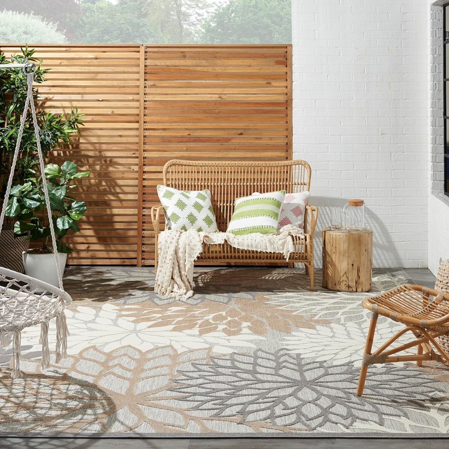 9' x 12' Stain Resistant Polypropylene Rug—Floral Pattern for Living and Patio