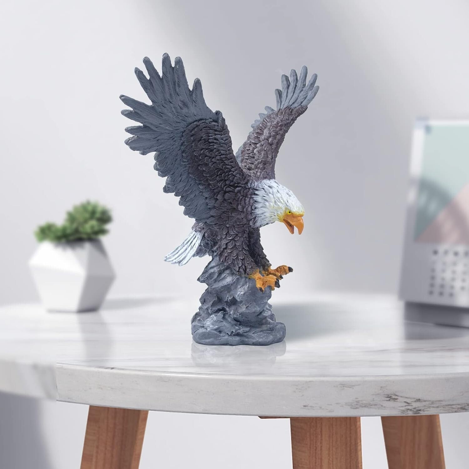 Lifelike Eagle Flagpole Finial - Weather-Resistant and Perfect for Indoor Decor