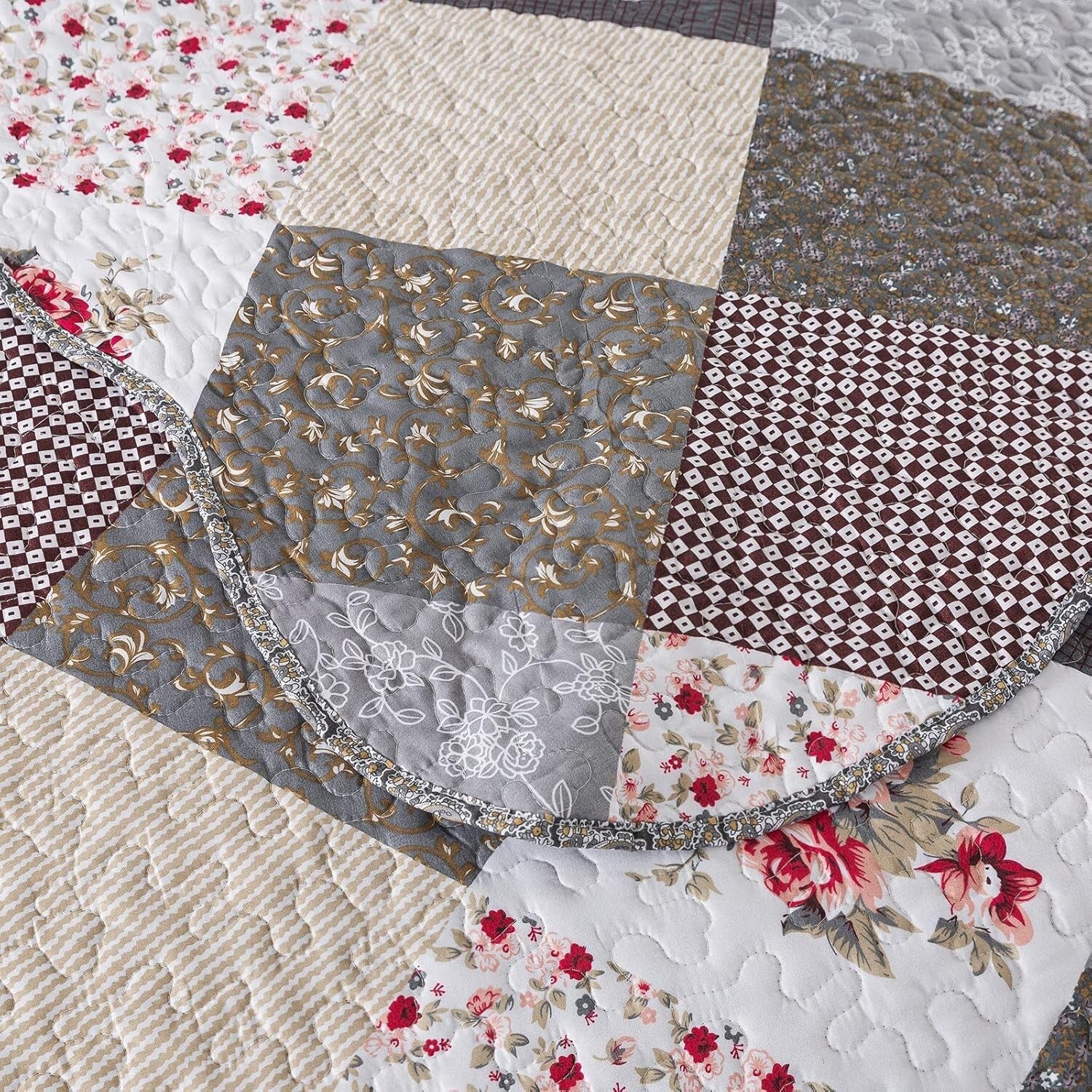 Elegant 3-Piece Oversized Quilt Set for California King Beds - All Season Use