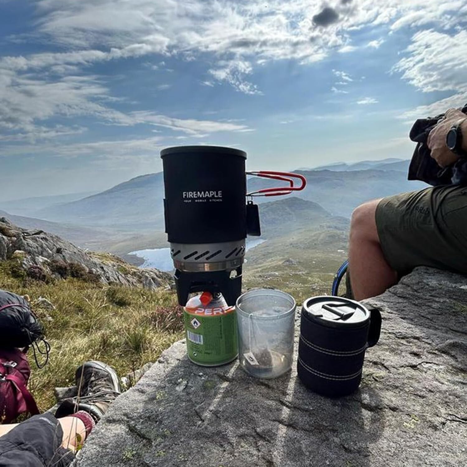 High-Efficiency Camping Stove with Integrated Cook Pot - Ideal for Adventures