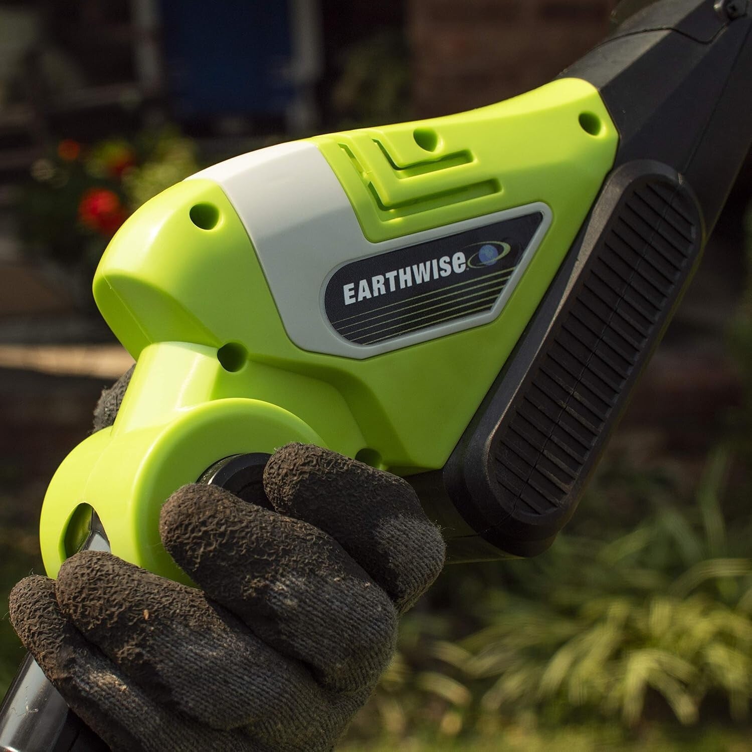 Eco-Friendly 20-Inch Battery-Powered Hedge Trimmer - Includes Fast Charger