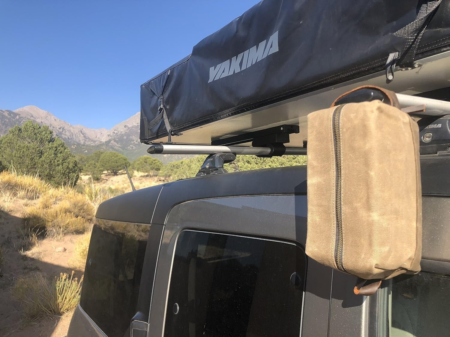 Versatile Unisex Waxed Canvas Dopp Kit with Leather Handle for All Essentials
