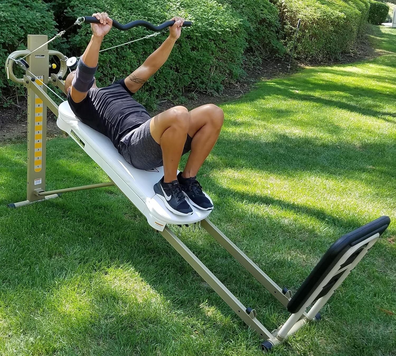 EZ Curl Bar for Beginners - Reduce Wrist Stress During Effective Weight Training