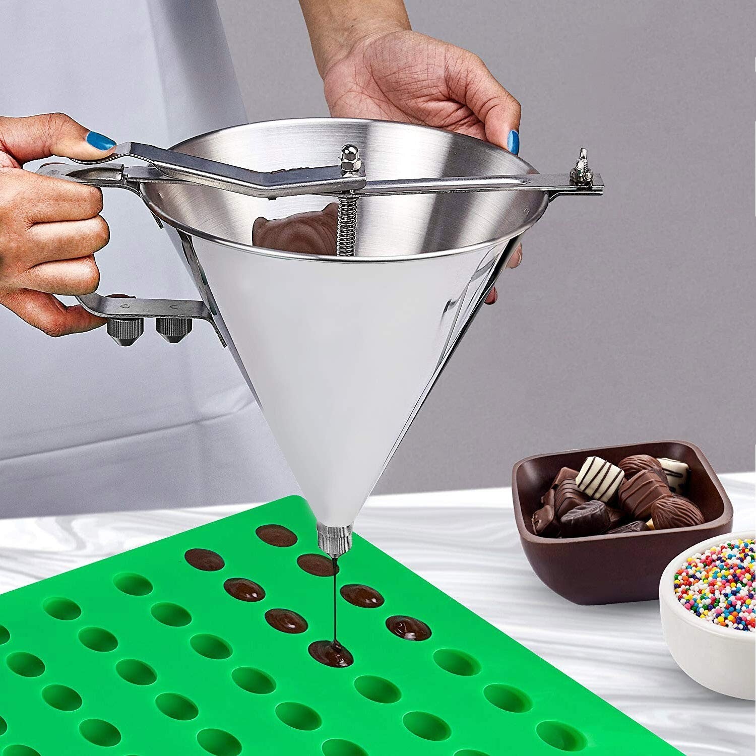 Professional Quality Stainless Steel Cake Decorating Funnel with Non-Slip Stand