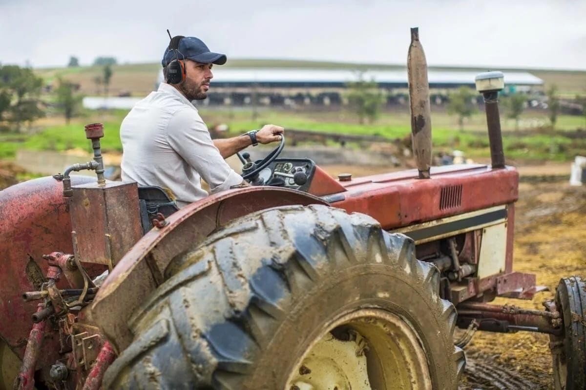 Digital AM/FM Radio Headphones with 25dB Noise Reduction for All-Day Comfort