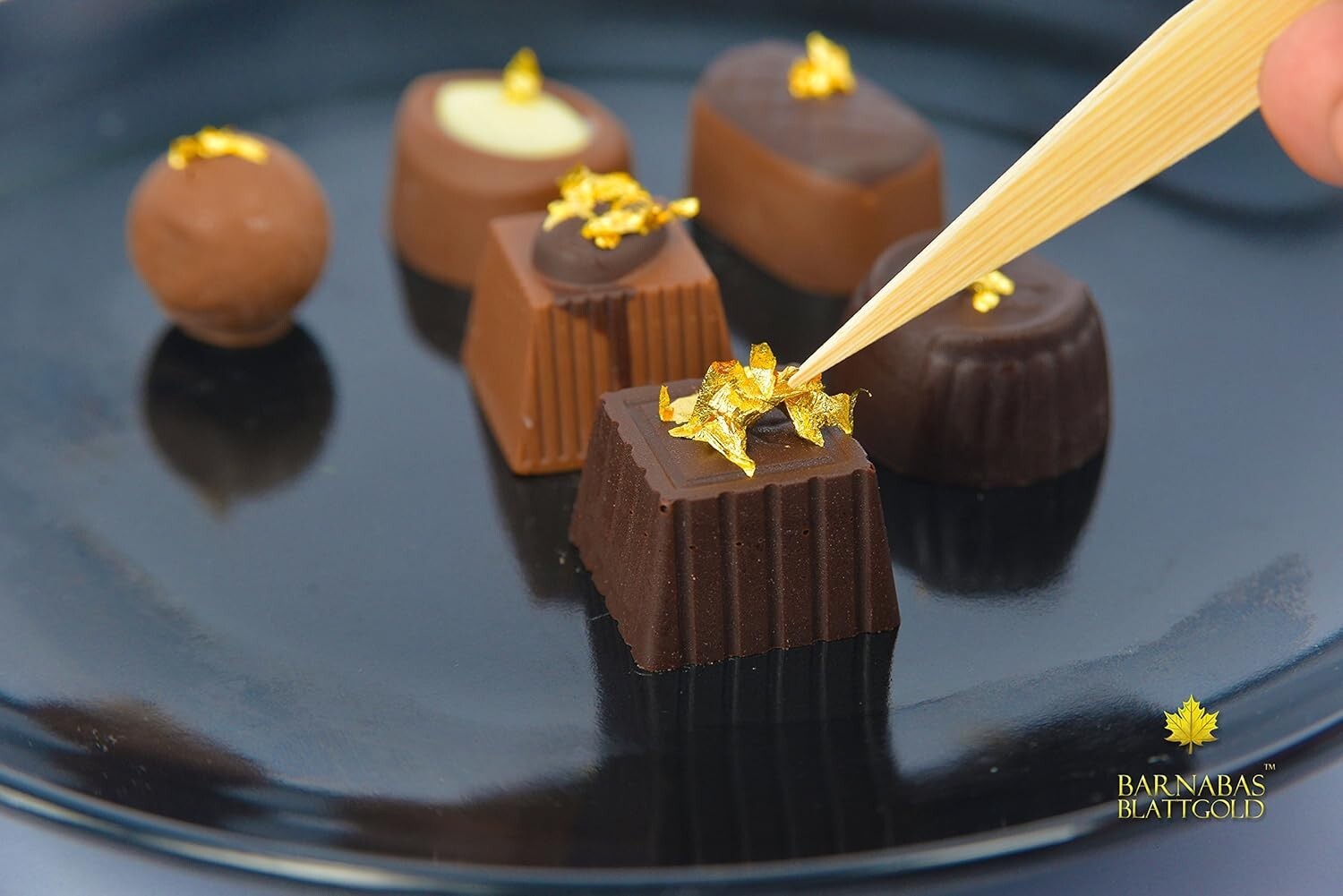 Natural 23.75 Karat Edible Gold Flakes in 150mg Jar for Baking Delights