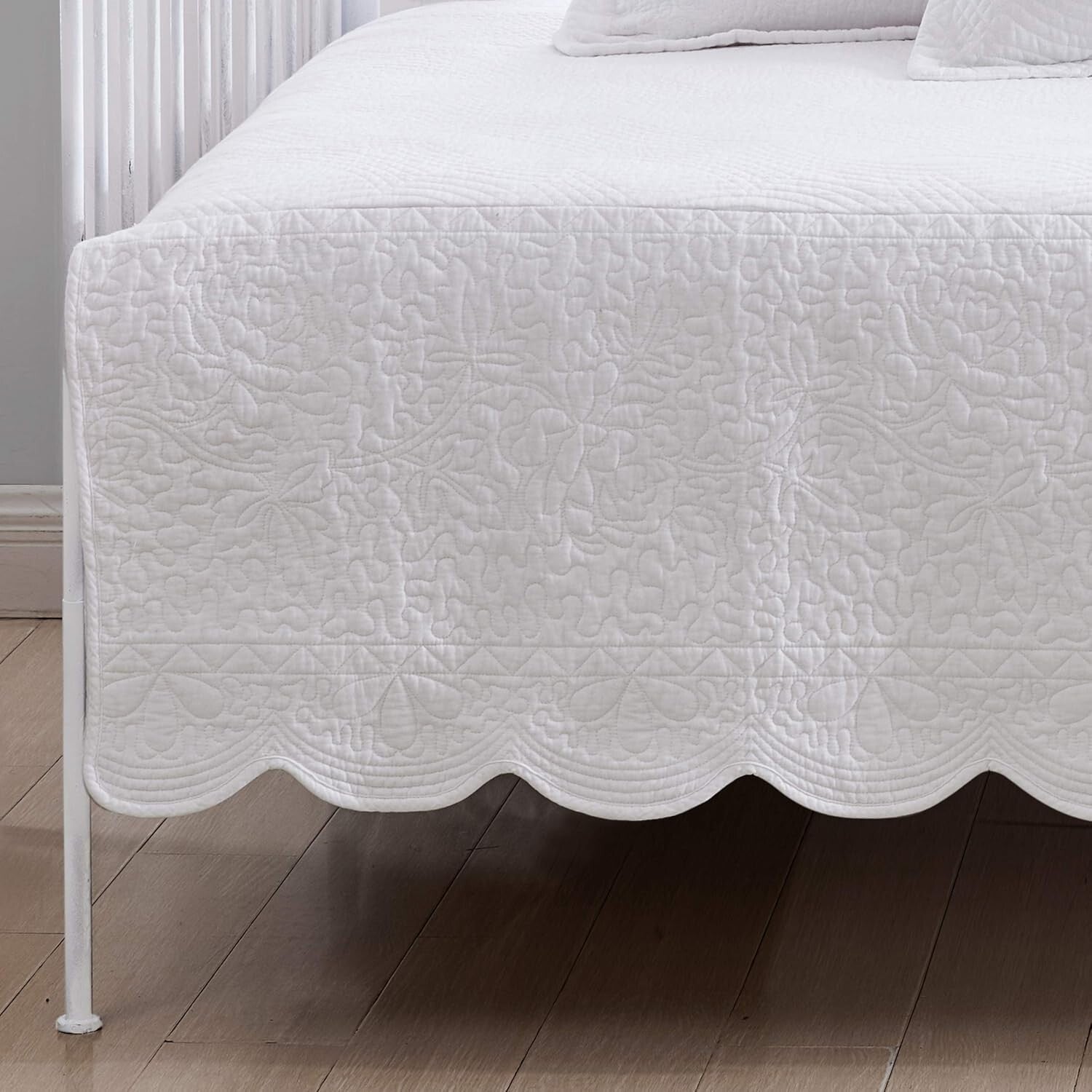 Lightweight Trellis White Cotton Daybed Cover with Shams and Pillow Cover