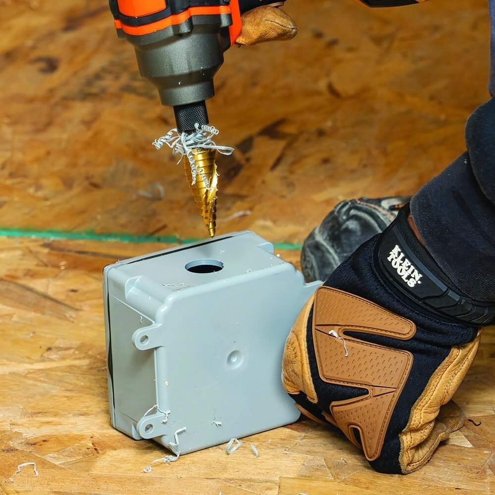 Efficient 3-Step Drill Bit Kit with Lubrication Oil for Optimal Performance