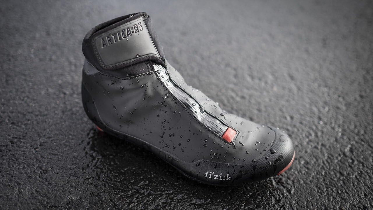 R5 Artica Black Cycling Shoes - Waterproof Winter Edition for Peak Performance