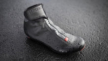 Load image into Gallery viewer, R5 Artica Black Cycling Shoes - Waterproof Winter Edition for Peak Performance