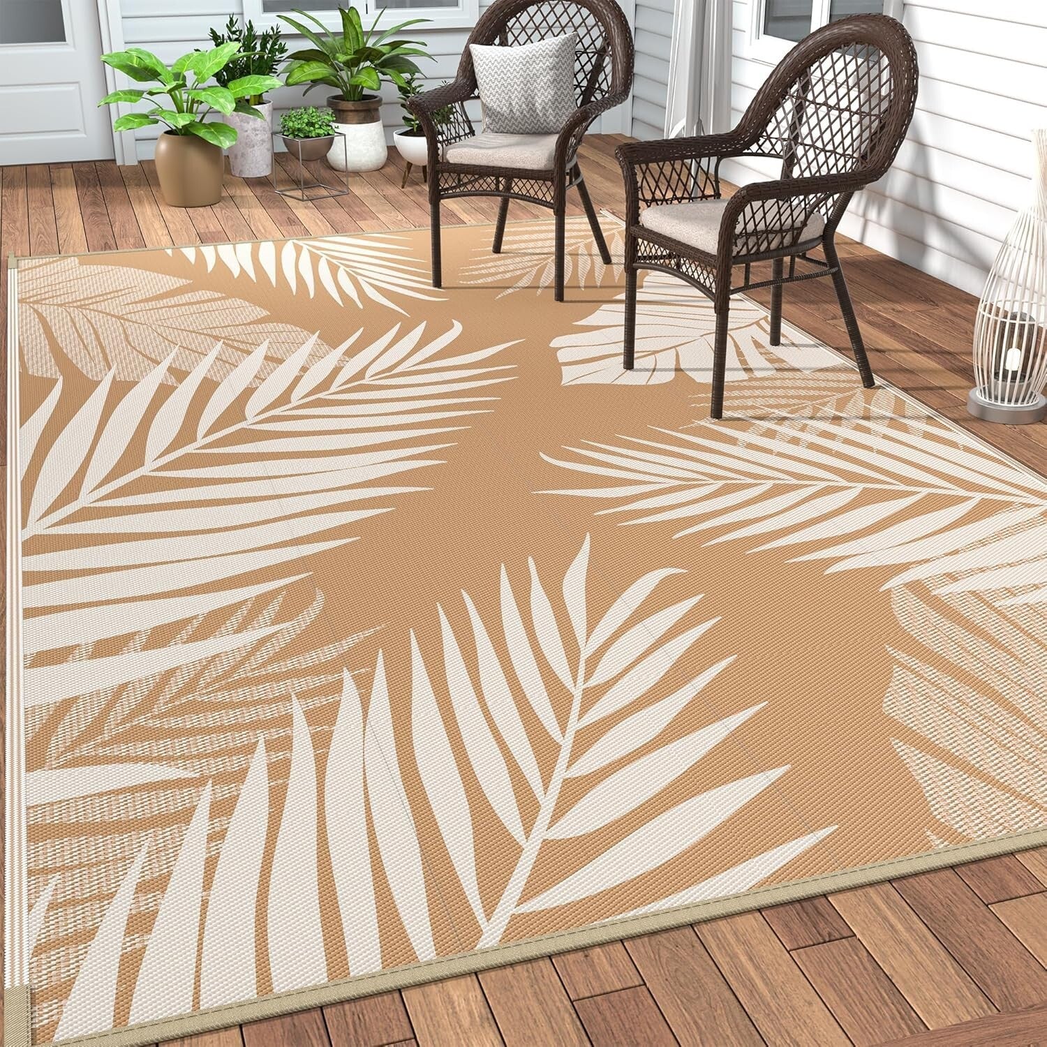 Durable Outdoor Rug with Palm Leaf Design - Ideal for Deck, Porch, and Beach