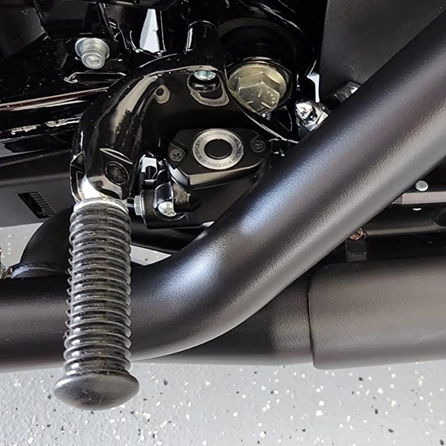 Skidproof Rear Foot Pegs for Harley XL883 XL1200 - Durable & Comfortable Design