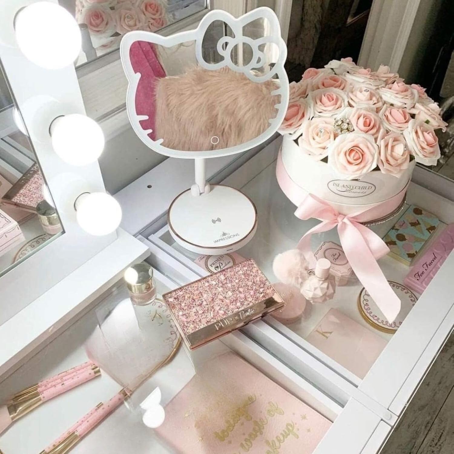 Adorable Hello Kitty Touch Sensor Makeup Mirror with Adjustable LED Brightness