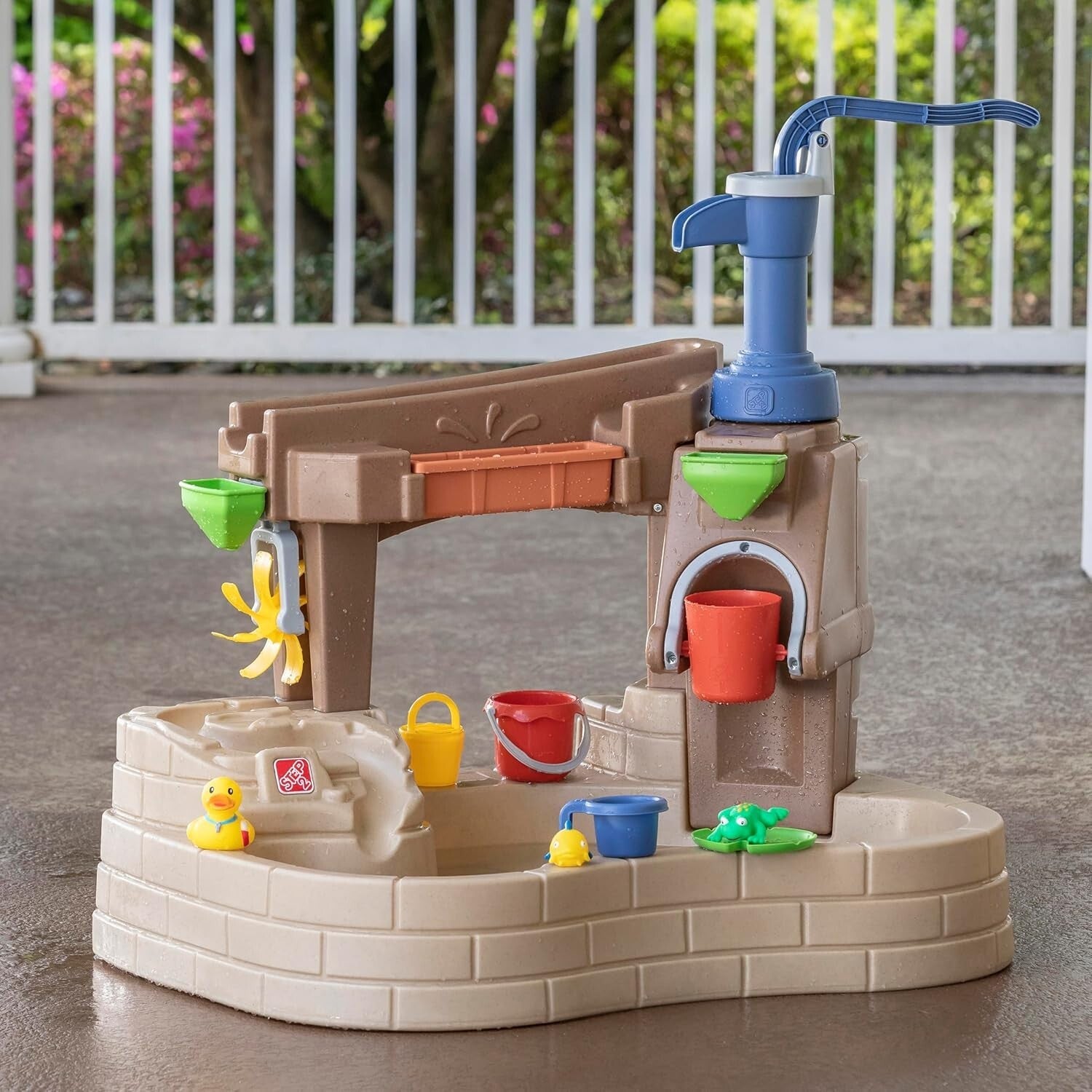 Outdoor Water Sensory Activity Table with Pump - Ideal for Growing Toddlers