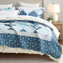 Load image into Gallery viewer, Luxury King Size Quilt Set - Lightweight Floral Bedspread with Scalloped Edge