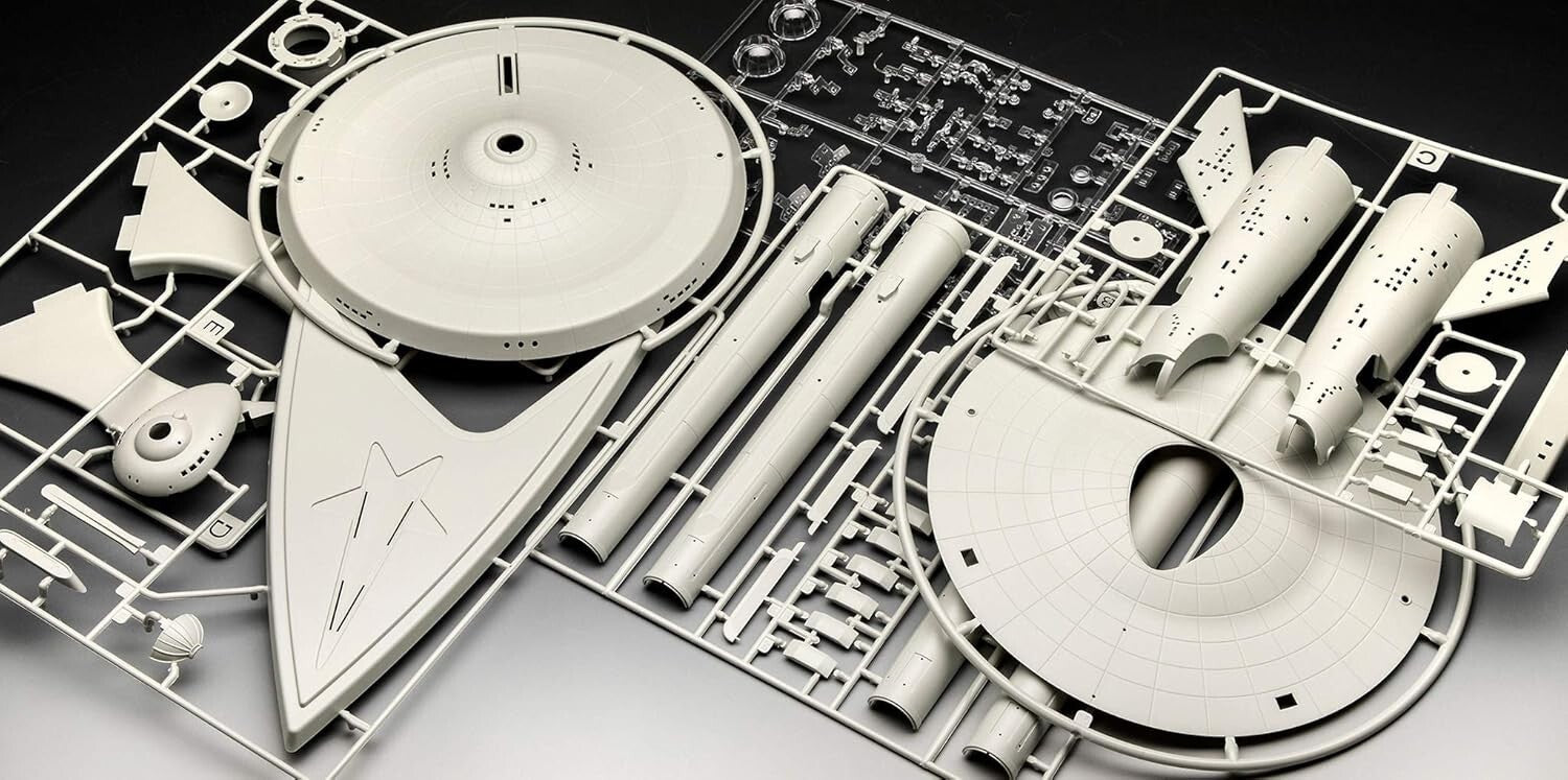 Classic Star Trek Model Kit: U.S.S. Enterprise NCC-1701 - Detailed Assembly Kit