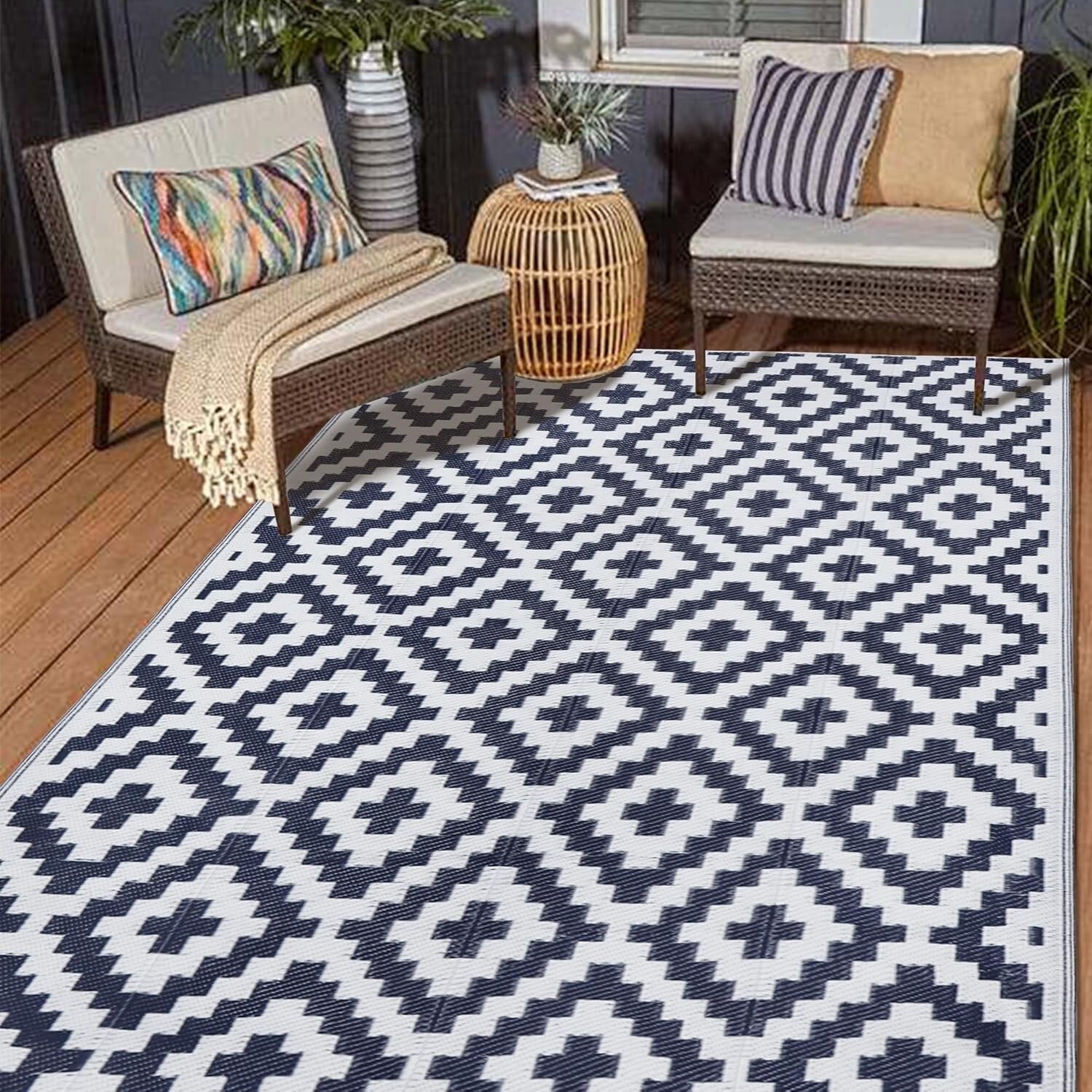 Sophisticated Dark Blue & White 5' x 8'' Outdoor Rug - UV Stabilized Design