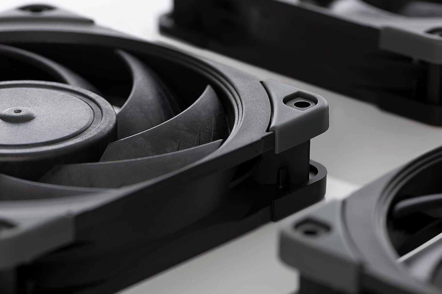 High-Performance 120mm Quiet Fan - 22.6 dB, Perfect for Water Cooling Solutions