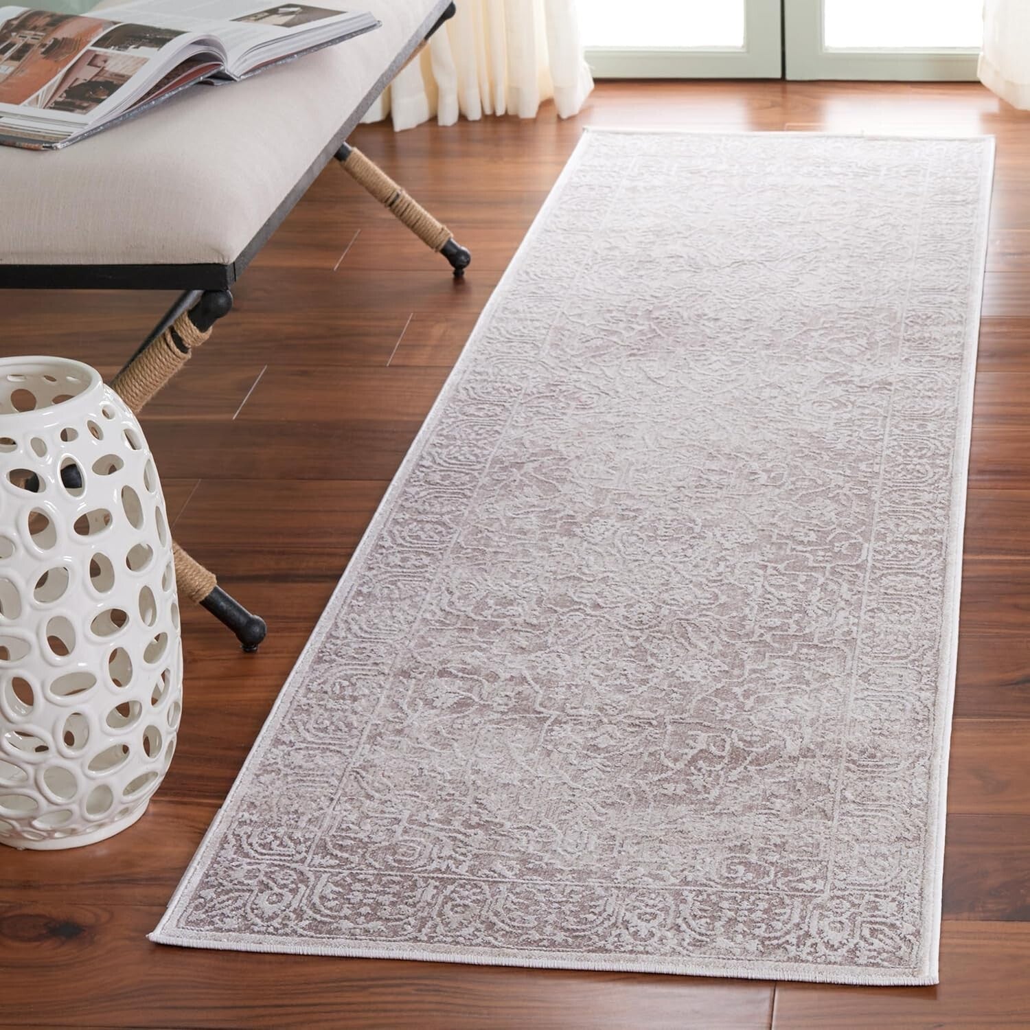 Elegant Polypropylene Runner Rug - Non-Shedding, Ideal for Living Rooms