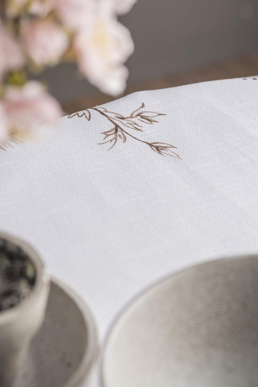Elegant 100% Cotton Round Tablecloth - Perfect for Weddings & Everyday Dining