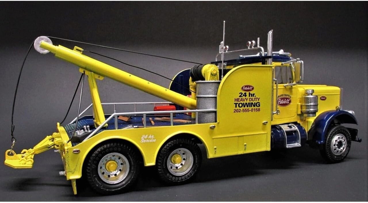 Peterbilt 359 Wrecker Model Kit - 1/25 Scale Buildable Tow Truck for All Ages