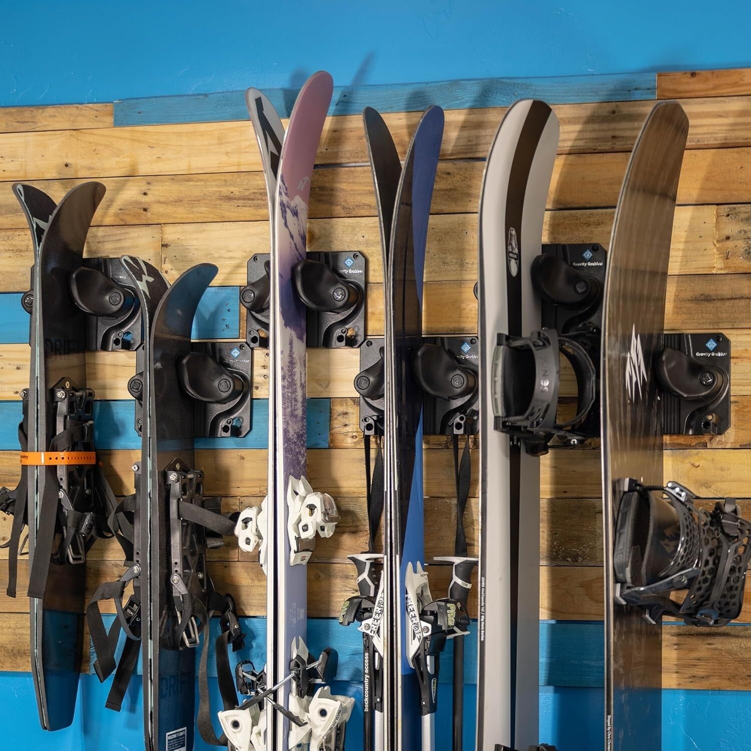 Durable Ski and Snowboard Storage Solution - Gravity Lock & Powder Coated Finish