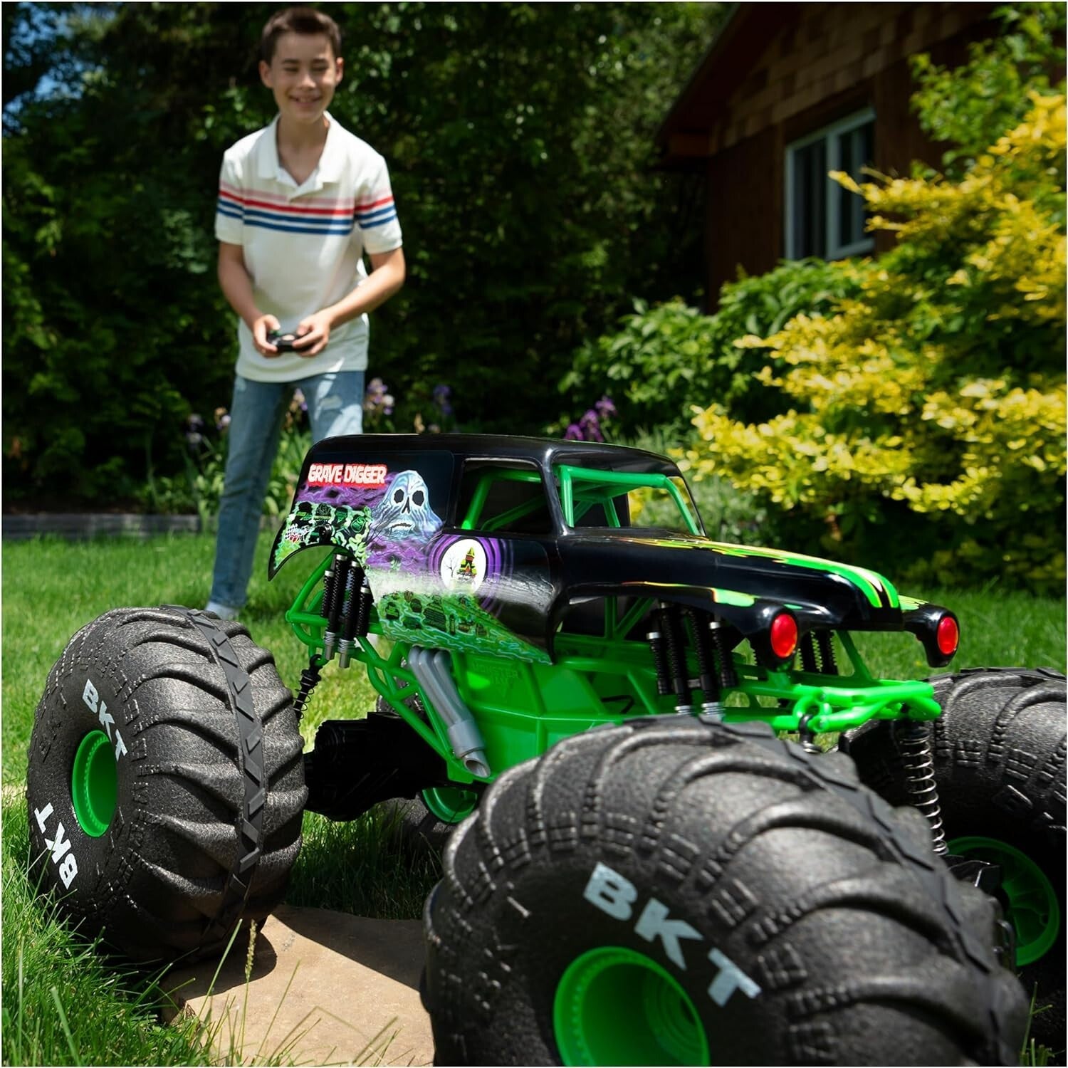 Mega Grave Digger Remote Control Monster Truck - Ideal Gift for Young Drivers!