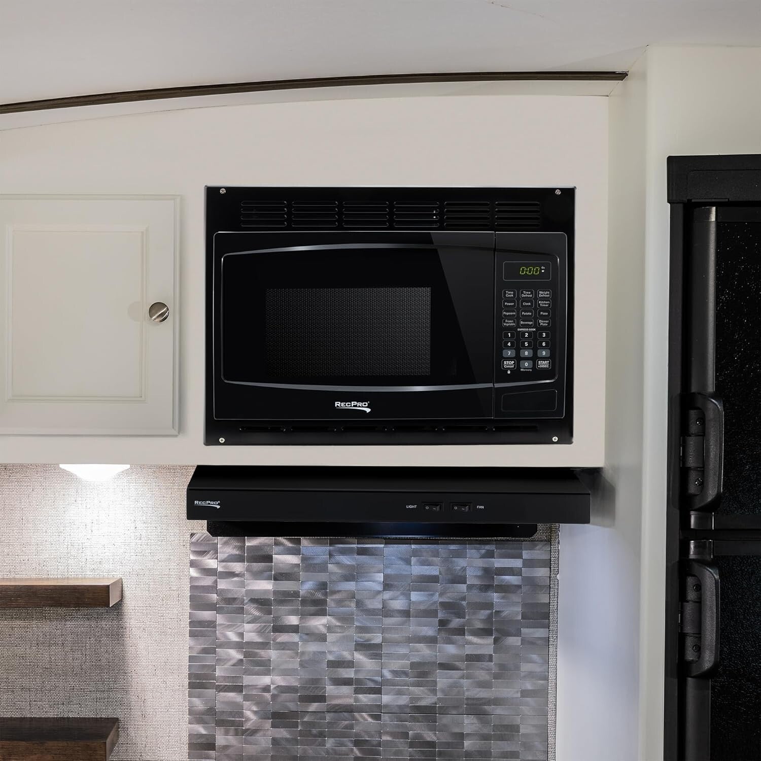 Energy-Efficient RV Microwave - 900W, Digital Control & Turntable Functionality