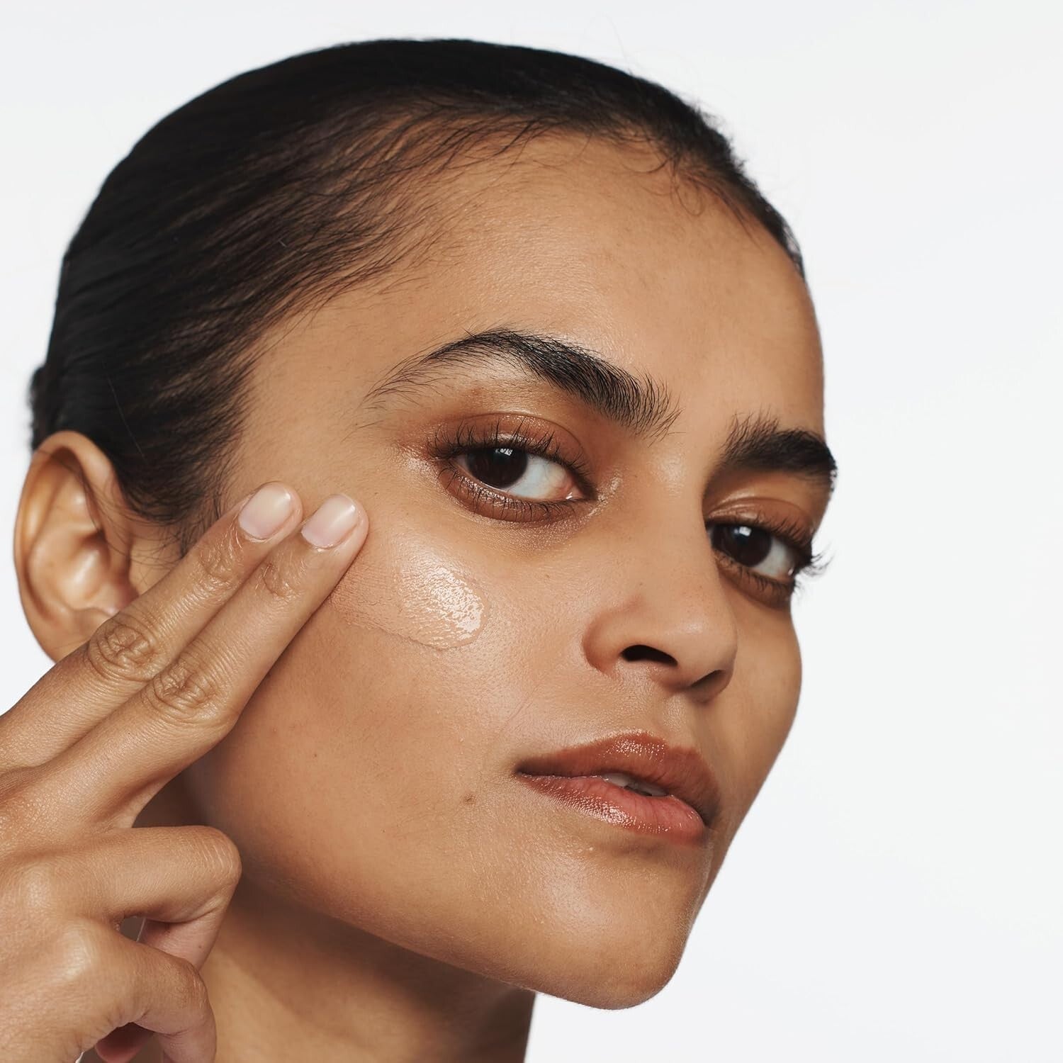 Lightweight Oil-Free Liquid Foundation - Hydrates and Beautifies All Skin Types