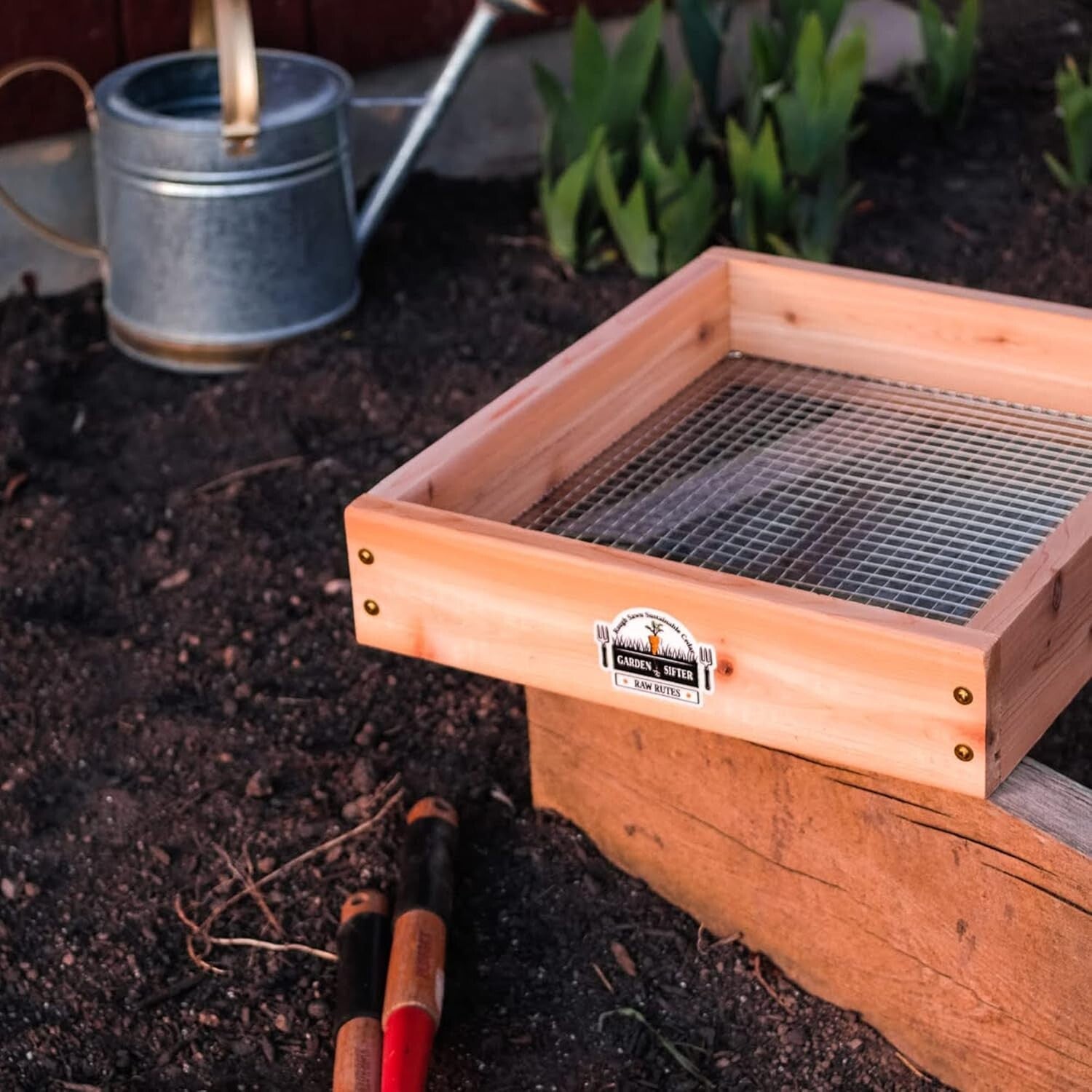 Durable Cedar Garden Sifter with Stainless Grate for Efficient Soil Sifting