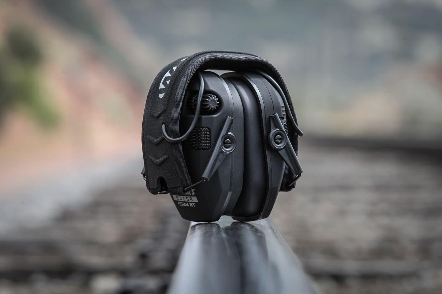 Bluetooth Shooting Earmuffs - Unisex Design with 4 Microphones & Noise Reduction