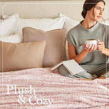 Load image into Gallery viewer, King Size Faux Fur Blanket 108x90 - Elegant Reversible Throw for All Seasons