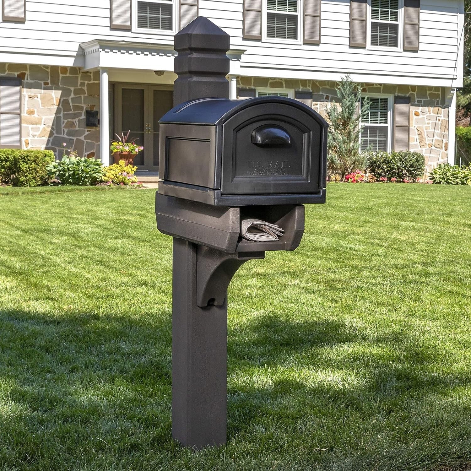 Lakewood Extra Large Mailbox: Weather-Resistant, Easy Install, Secure Closure