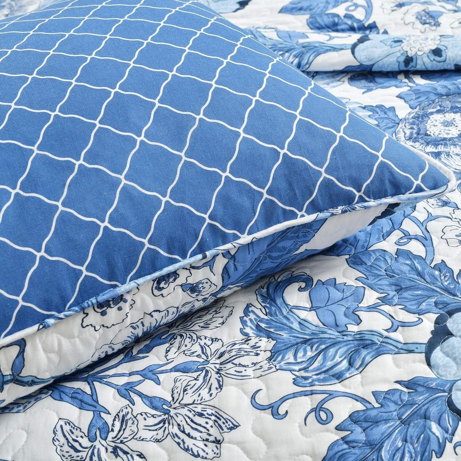 Charming Floral Navy & White Reversible Quilt Set, 3 Piece Bedding, Full/Queen