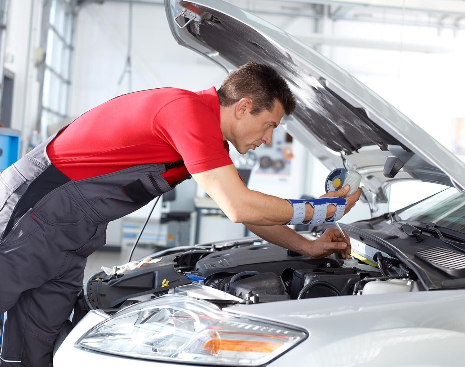 Versatile Wrist Support Brace - Ideal for Injuries, Surgery & Everyday Comfort