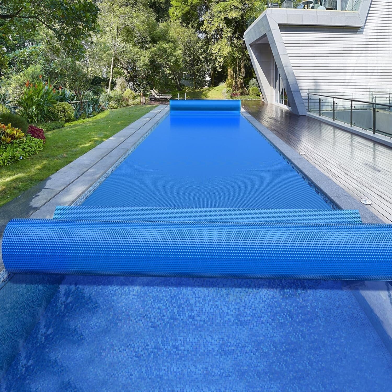 Eco-Friendly 16-Mil Solar Pool Cover - 16x24ft for Efficient Pool Heating