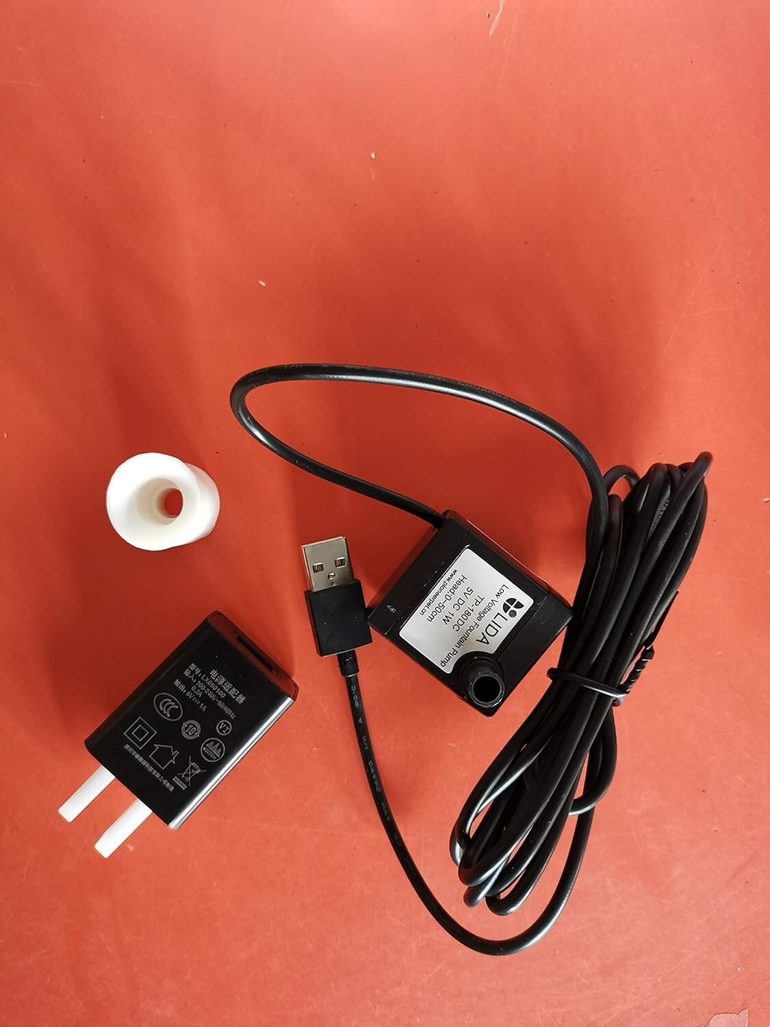 Elegant Swan Pet Fountain - 80oz Capacity for Dogs & Cats - Easy to Clean Design