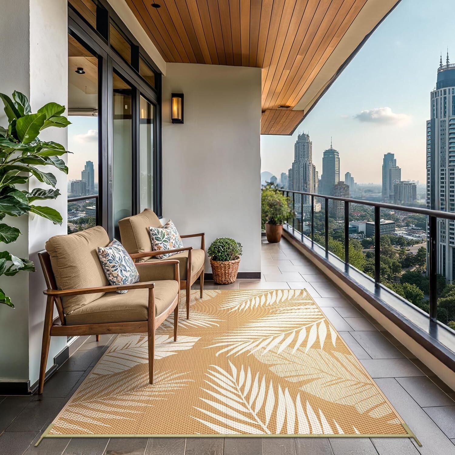 Durable Outdoor Rug with Palm Leaf Design - Ideal for Deck, Porch, and Beach