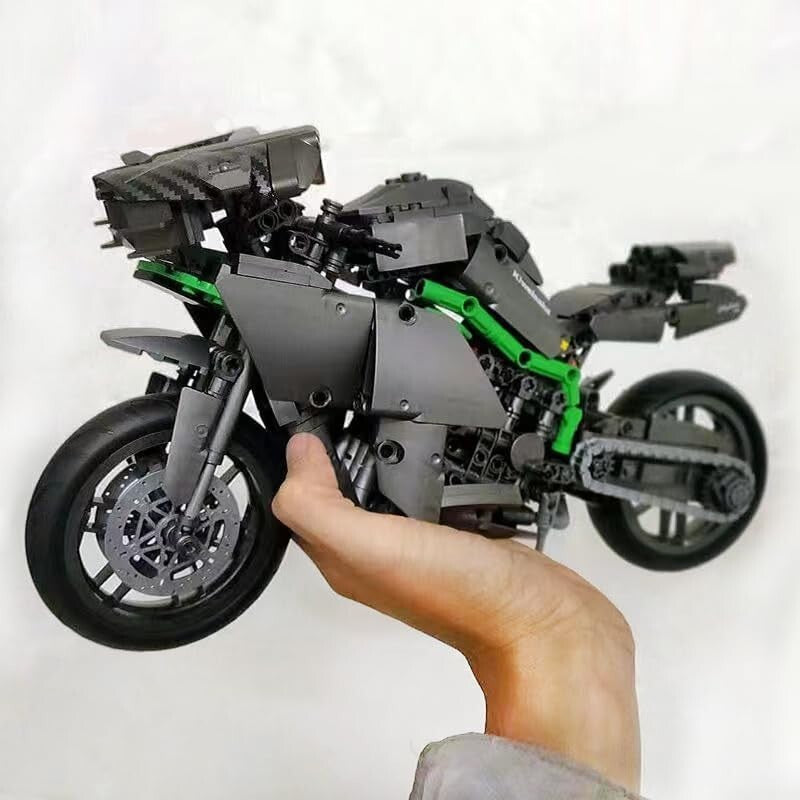 Engaging Kawasaki Motorcycle Building Kit - 888 Pieces for Family Fun & Learning