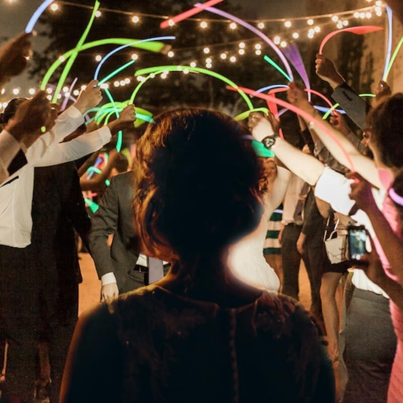 Long-Lasting Waterproof Glow Necklaces - 100ct for Festivities & Raves