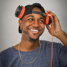 Load image into Gallery viewer, Lightweight Closed-Back DJ Headphones with Noise Isolation - Black Style