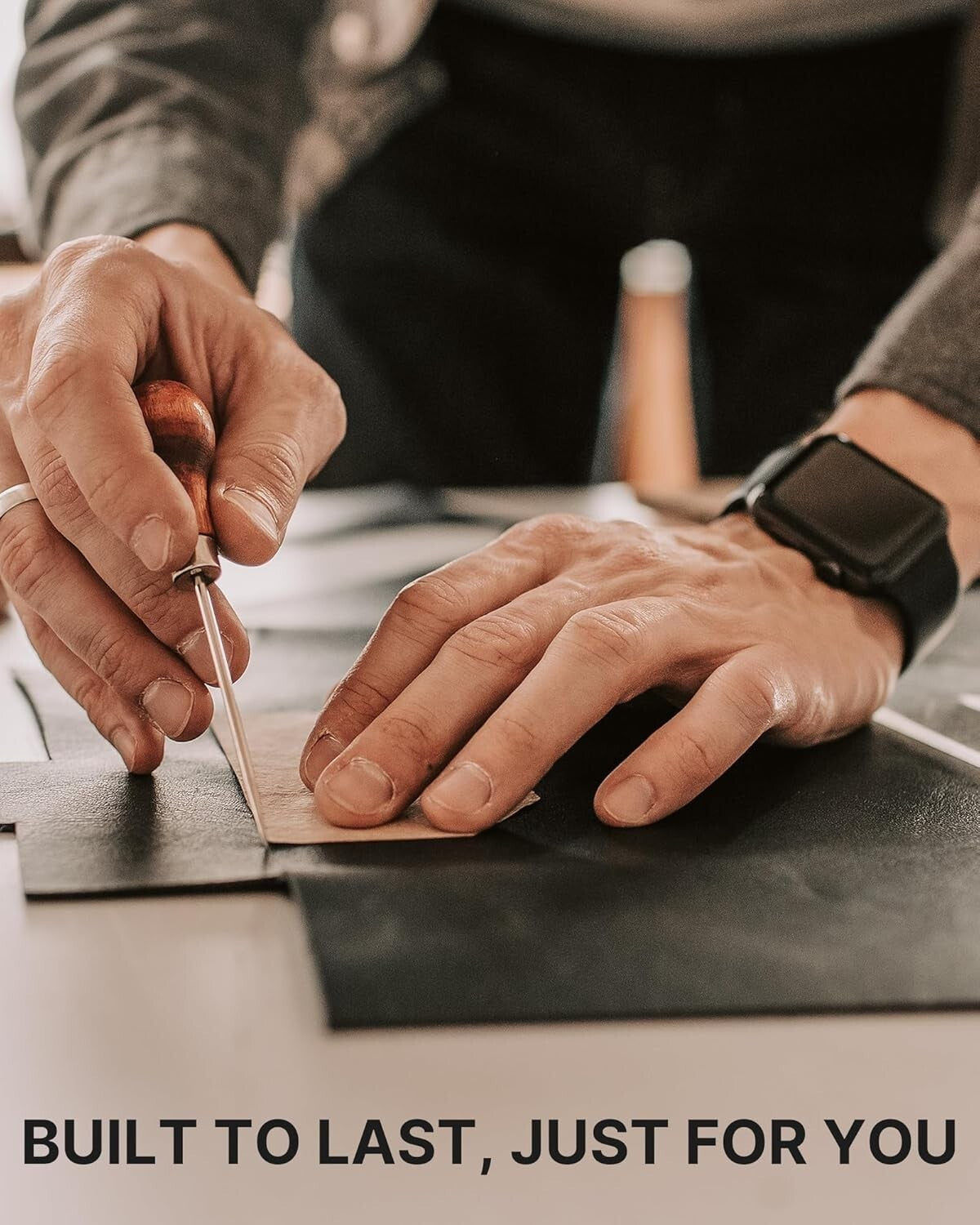 Durable Brown Men's Wallet with Minimalist Design - 1-Year Guarantee Included