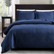 Load image into Gallery viewer, 3-Piece King Size Wave Pattern Quilt Set - Soft &amp; Durable Bedspread for Families