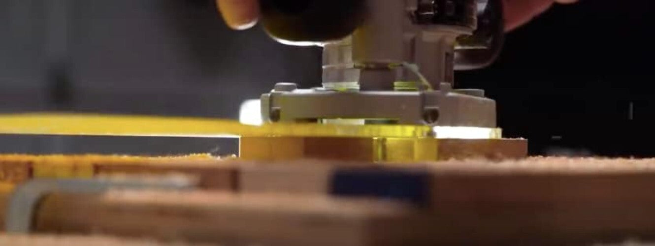 Lightweight and Durable Circle Router Kit - Includes Centering Disc & Pivot Pins