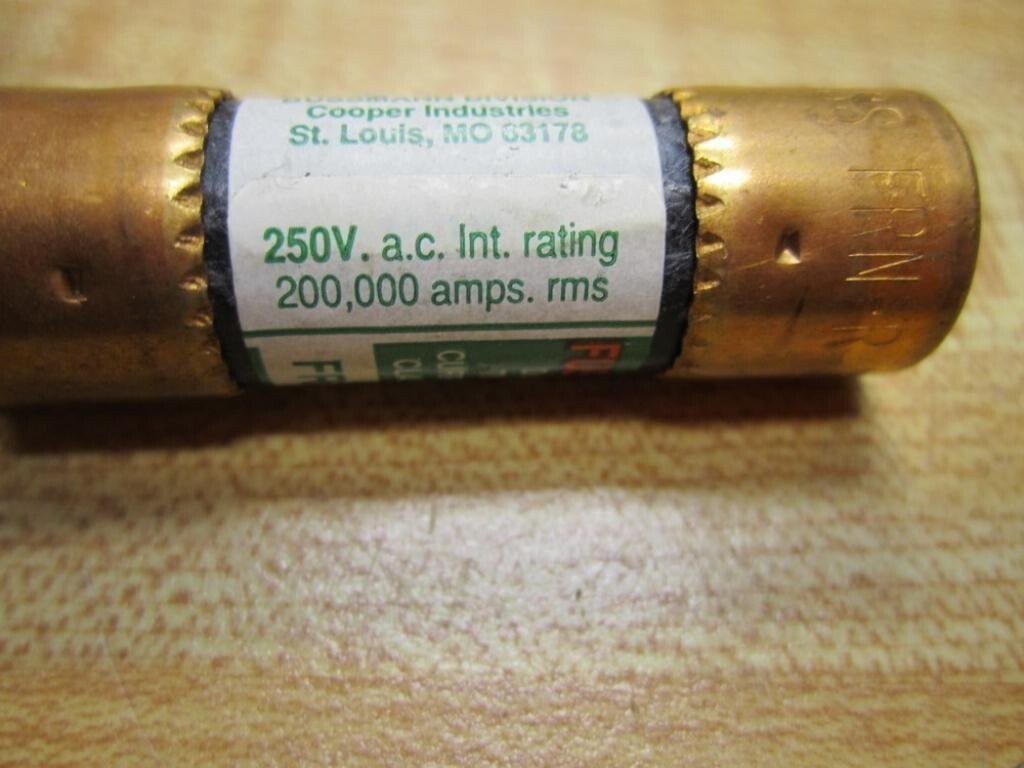Surface Mount 30A Dual Element Fuse - 250V Safety Solution for Professionals
