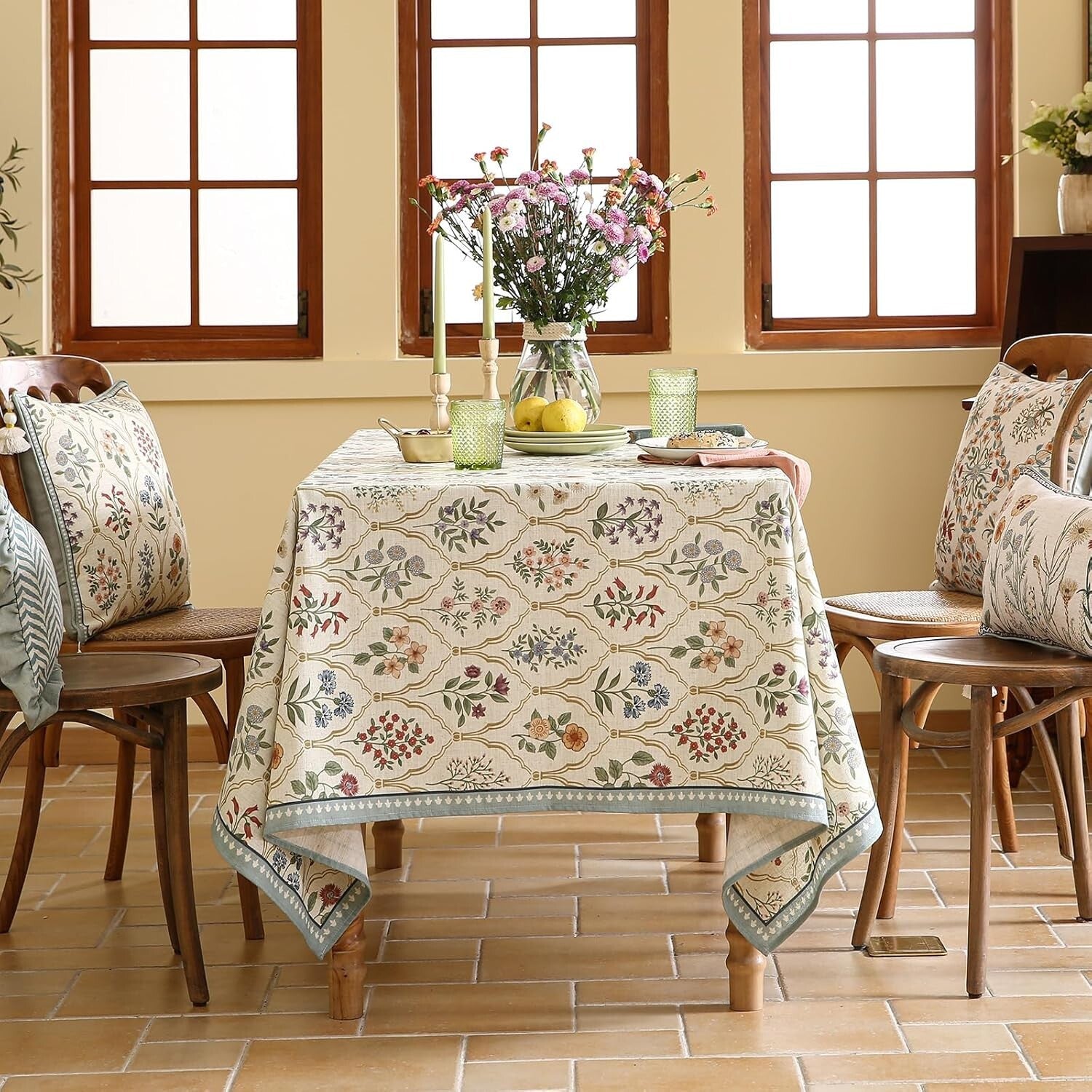 Stylish Floral Table Cover for Rectangular Dining - Ideal for Parties & Banquets