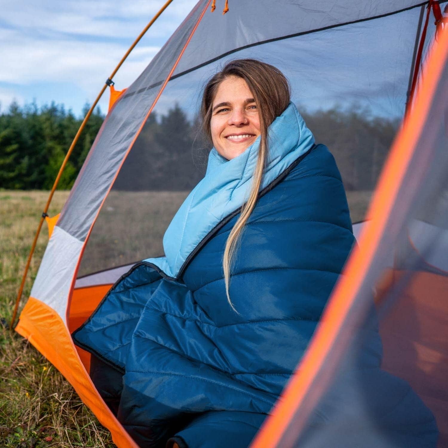 All-Weather Insulated Travel Blanket - Perfect for Tailgating, Picnics & Hiking