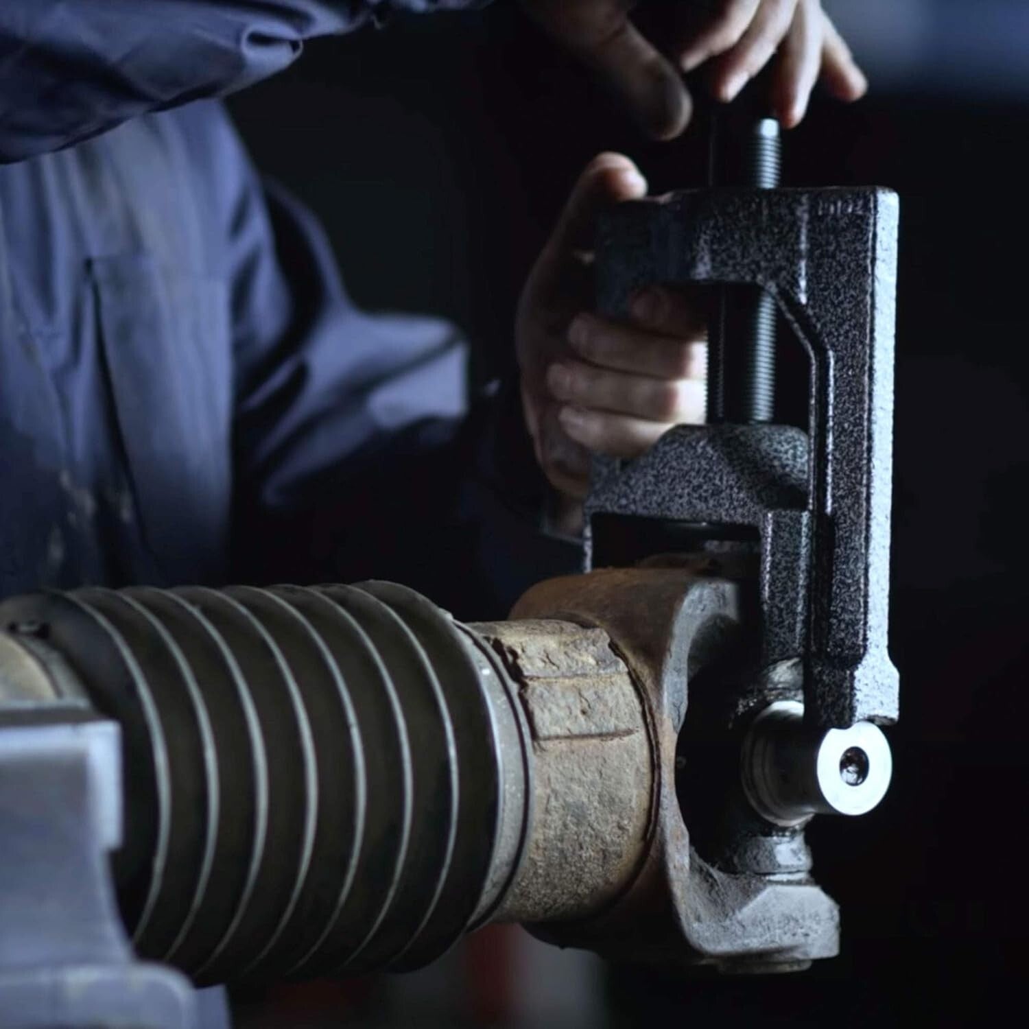 Commercial U-Joint Removal Tool for Semi Trucks - Quick Disassembly Solution