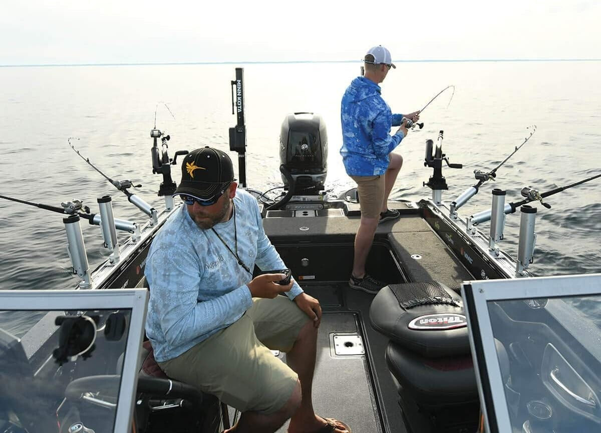 Durable Manual Downriggers with Ergonomic Handle | Perfect for Fishing Ventures